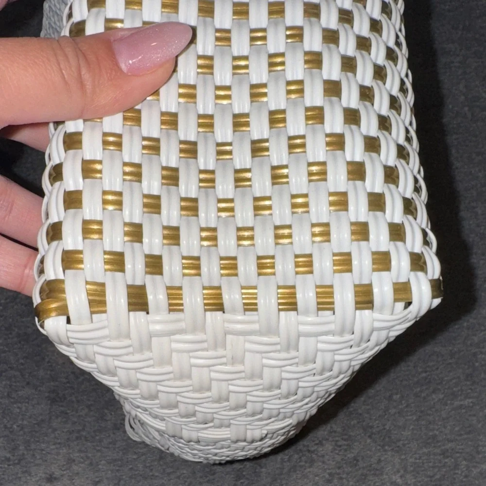 - SOLD- Mexican Artisanal white and gold tote bag with hanging tassels - Picture 7 of 10